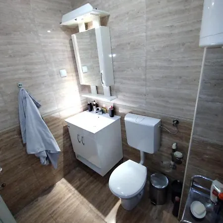 F100 شقة كراغوييفاك